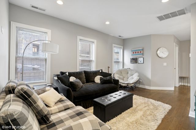 330 W EVERGREEN Avenue 3, Chicago, IL 60610