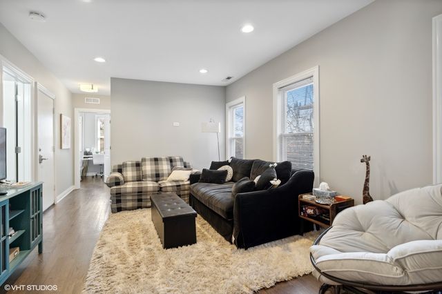 330 W EVERGREEN Avenue 3, Chicago, IL 60610