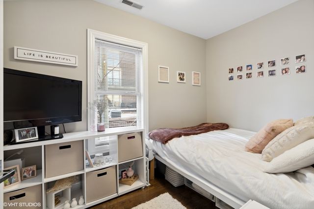 330 W EVERGREEN Avenue 3, Chicago, IL 60610