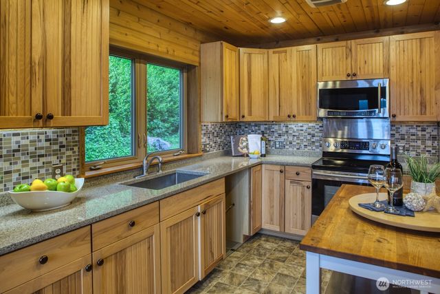 6069 Watauga Beach Drive E, Port Orchard, WA 98366