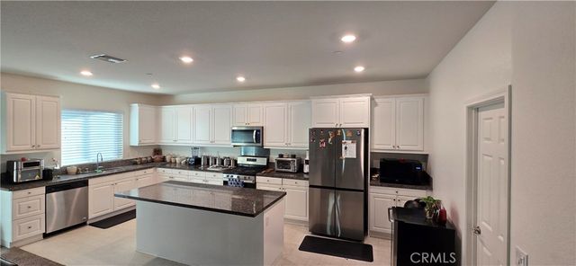 8221 Muir Lane, Riverside, CA 92507