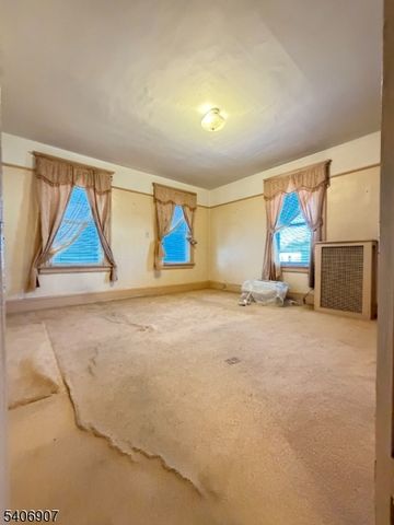 63 Sunnyside Ter, East Orange City, NJ 07018