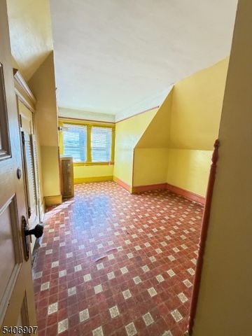 63 Sunnyside Ter, East Orange City, NJ 07018