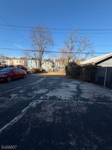 63 Sunnyside Ter, East Orange City, NJ 07018