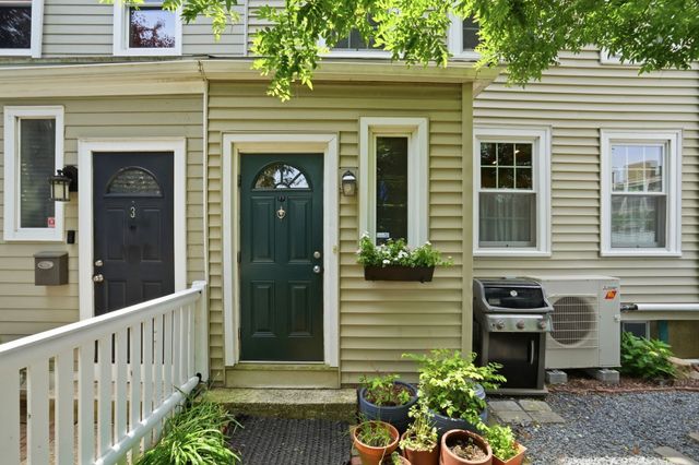 4 Short Street Pl 4, Boston, MA 02129