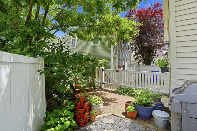 4 Short Street Pl 4, Boston, MA 02129