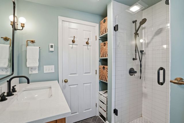 4 Short Street Pl 4, Boston, MA 02129