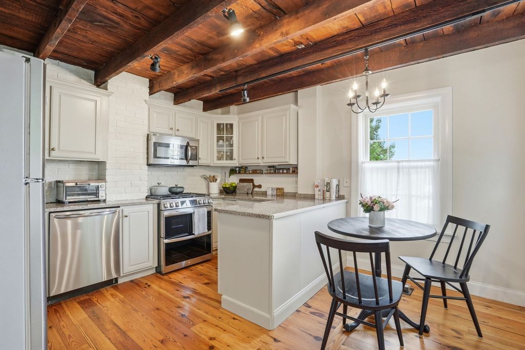 4 Short Street Pl 4, Boston, MA 02129