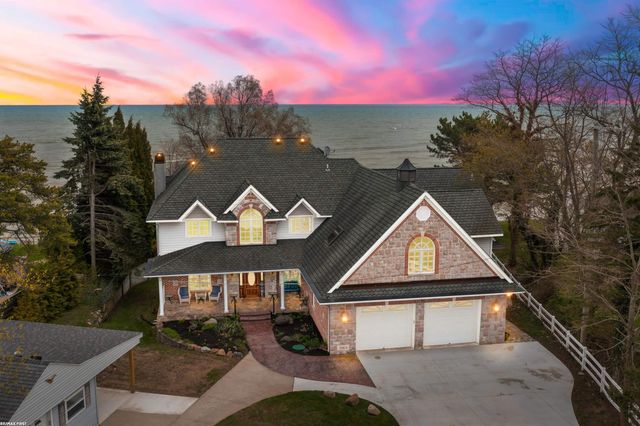 3864 Lakeshore Road, Deckerville, MI 48427