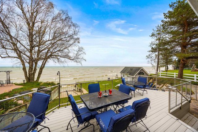 3864 Lakeshore Road, Deckerville, MI 48427