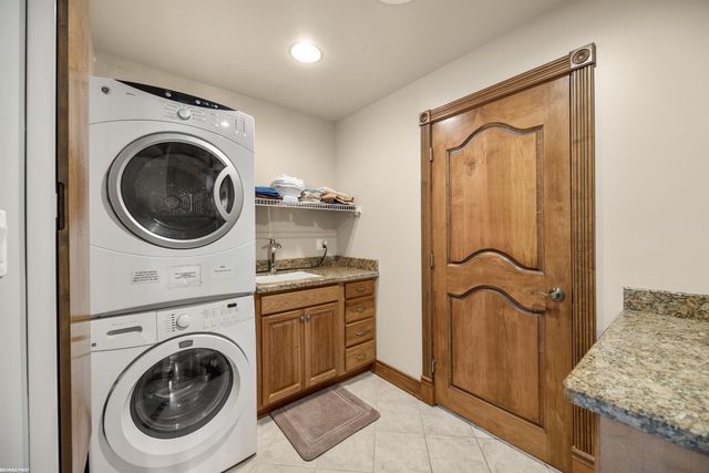 3864 Lakeshore Road, Deckerville, MI 48427