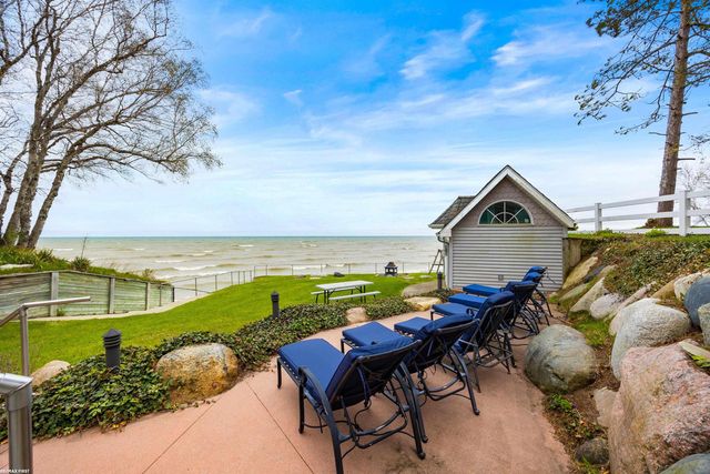 3864 Lakeshore Road, Deckerville, MI 48427