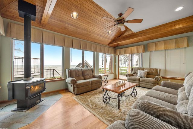 3864 Lakeshore Road, Deckerville, MI 48427