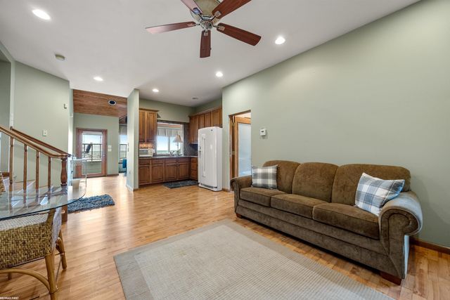 3864 Lakeshore Road, Deckerville, MI 48427