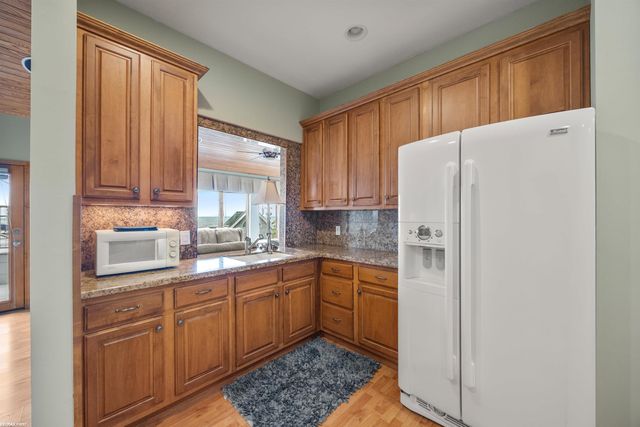 3864 Lakeshore Road, Deckerville, MI 48427