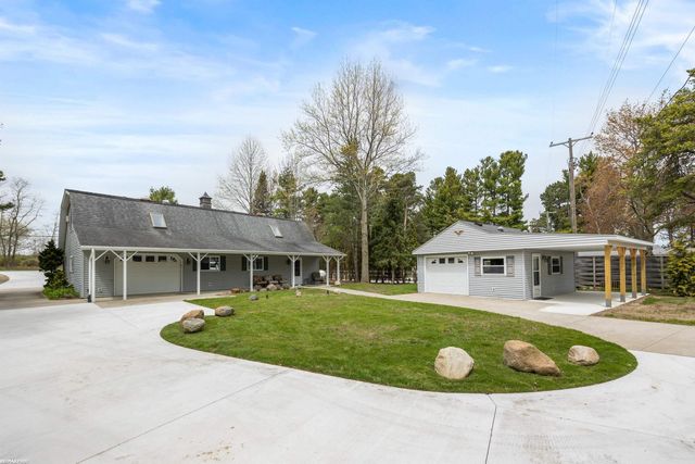 3864 Lakeshore Road, Deckerville, MI 48427