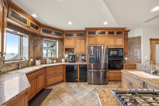 3864 Lakeshore Road, Deckerville, MI 48427