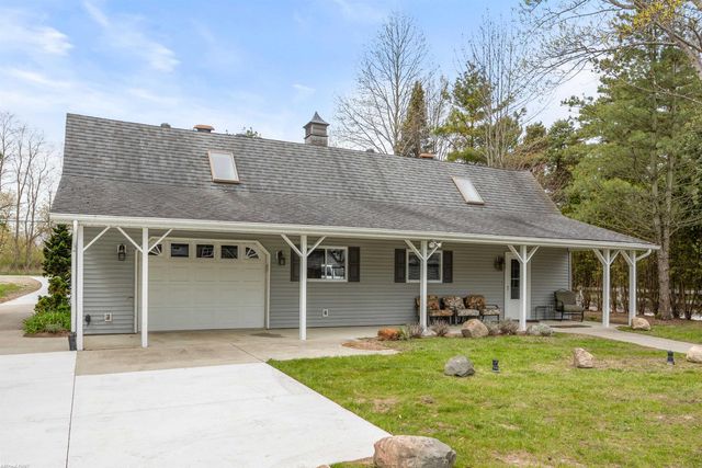 3864 Lakeshore Road, Deckerville, MI 48427