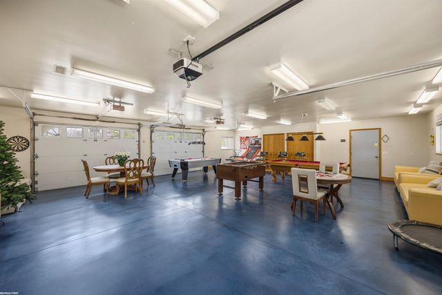 3864 Lakeshore Road, Deckerville, MI 48427