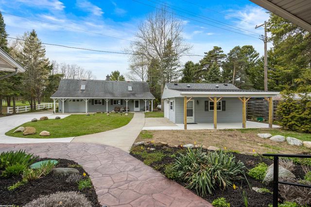 3864 Lakeshore Road, Deckerville, MI 48427