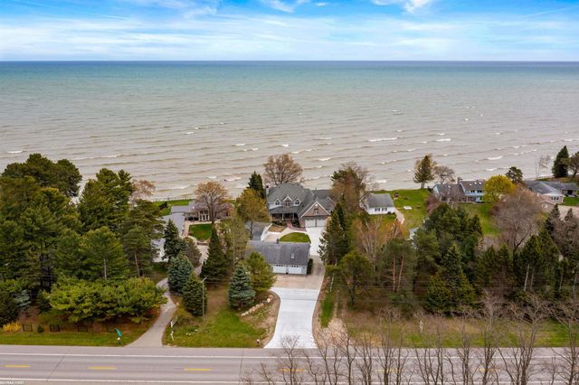 3864 Lakeshore Road, Deckerville, MI 48427
