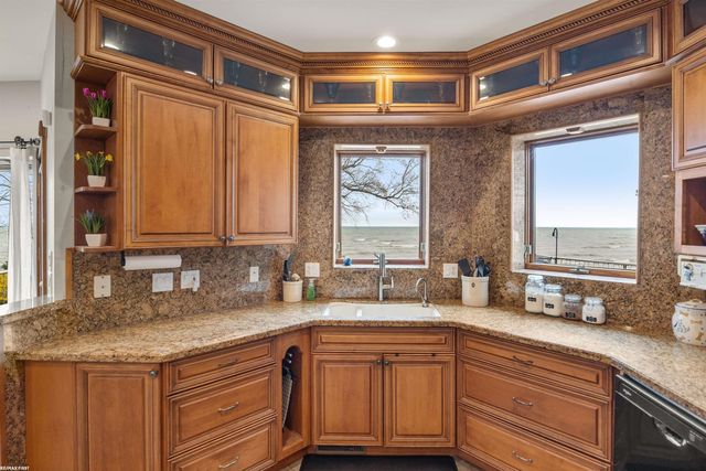 3864 Lakeshore Road, Deckerville, MI 48427