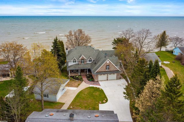 3864 Lakeshore Road, Deckerville, MI 48427