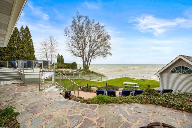 3864 Lakeshore Road, Deckerville, MI 48427