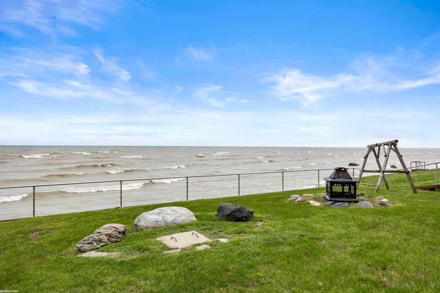 3864 Lakeshore Road, Deckerville, MI 48427
