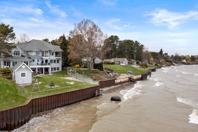 3864 Lakeshore Road, Deckerville, MI 48427