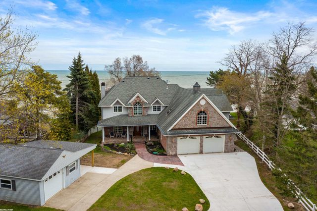 3864 Lakeshore Road, Deckerville, MI 48427