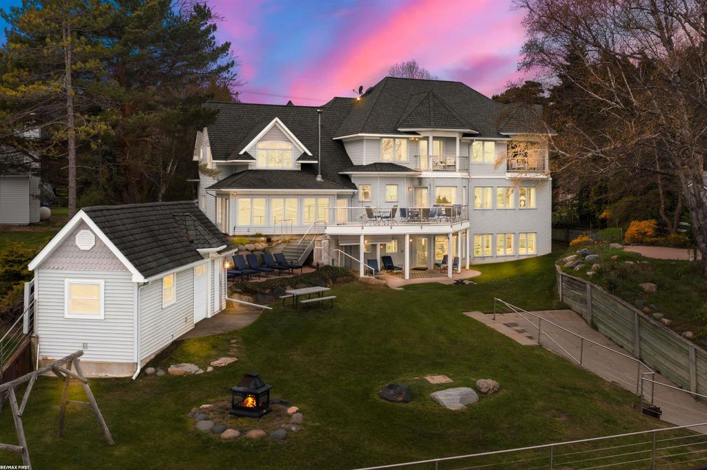 3864 Lakeshore Road, Deckerville, MI 48427