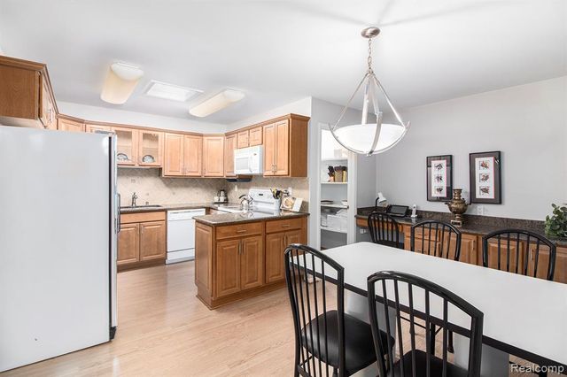 31935 W 14 Mile Road 234, Farmington Hills, MI 48334