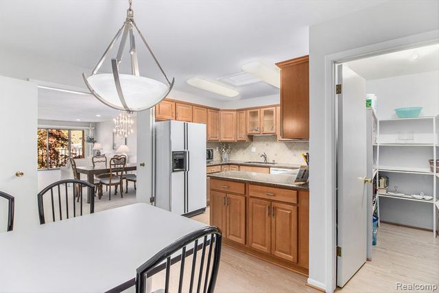 31935 W 14 Mile Road 234, Farmington Hills, MI 48334