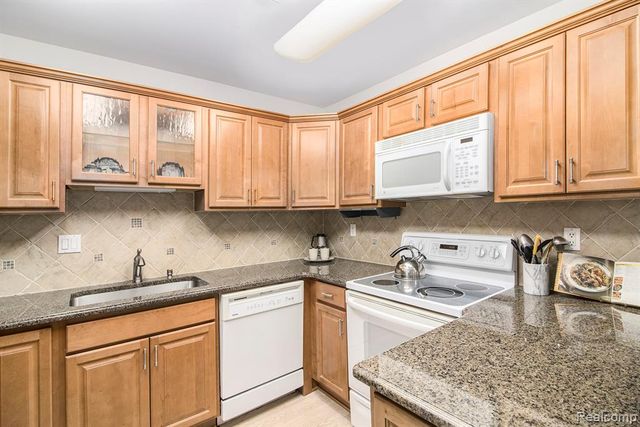 31935 W 14 Mile Road 234, Farmington Hills, MI 48334