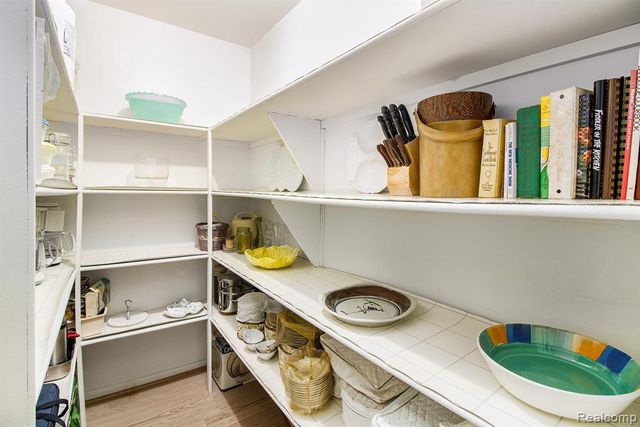 31935 W 14 Mile Road 234, Farmington Hills, MI 48334