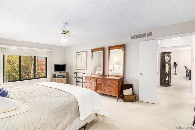 31935 W 14 Mile Road 234, Farmington Hills, MI 48334