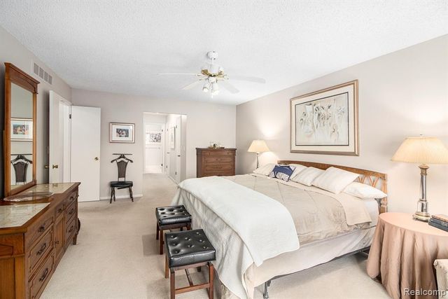 31935 W 14 Mile Road 234, Farmington Hills, MI 48334