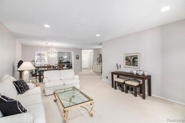 31935 W 14 Mile Road 234, Farmington Hills, MI 48334