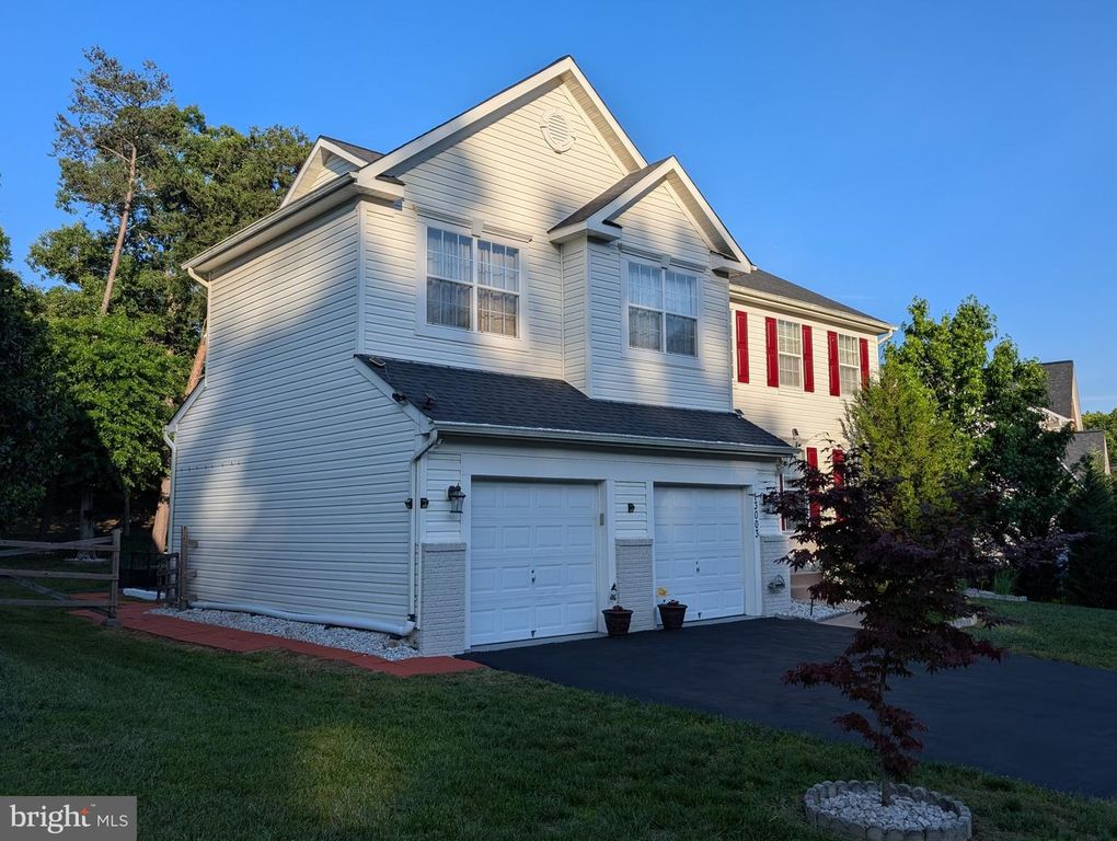 Image 3 of property listing at 13003 ALPENHORN WAY, Silver Spring, MD 20904
