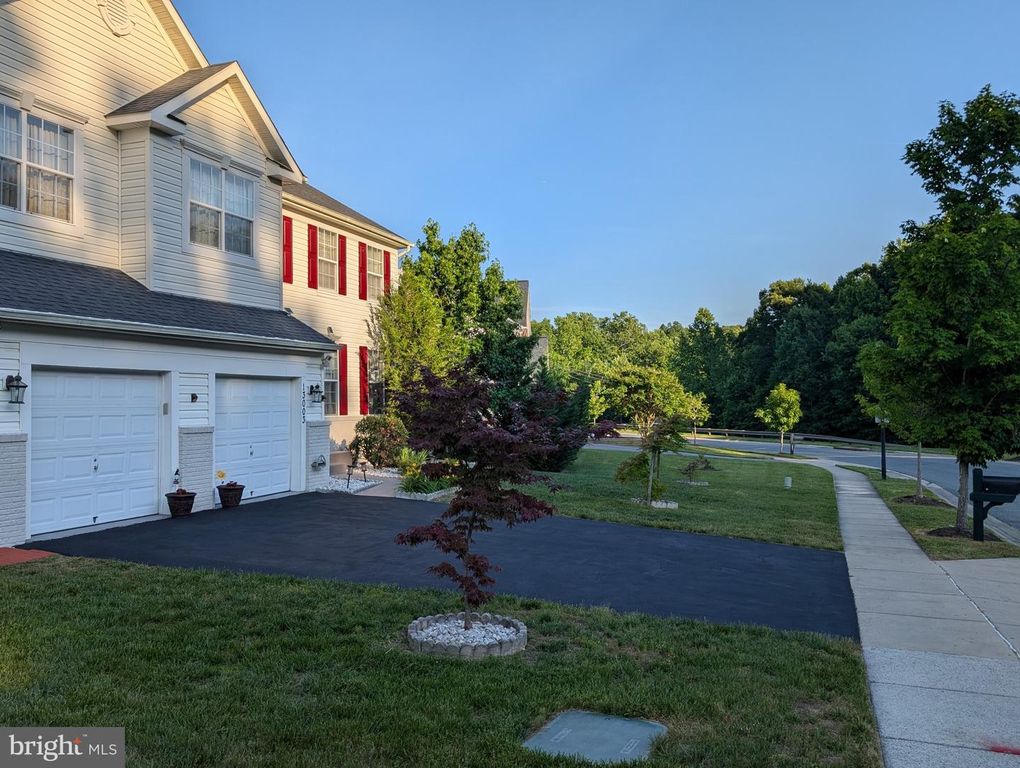 Image 4 of property listing at 13003 ALPENHORN WAY, Silver Spring, MD 20904