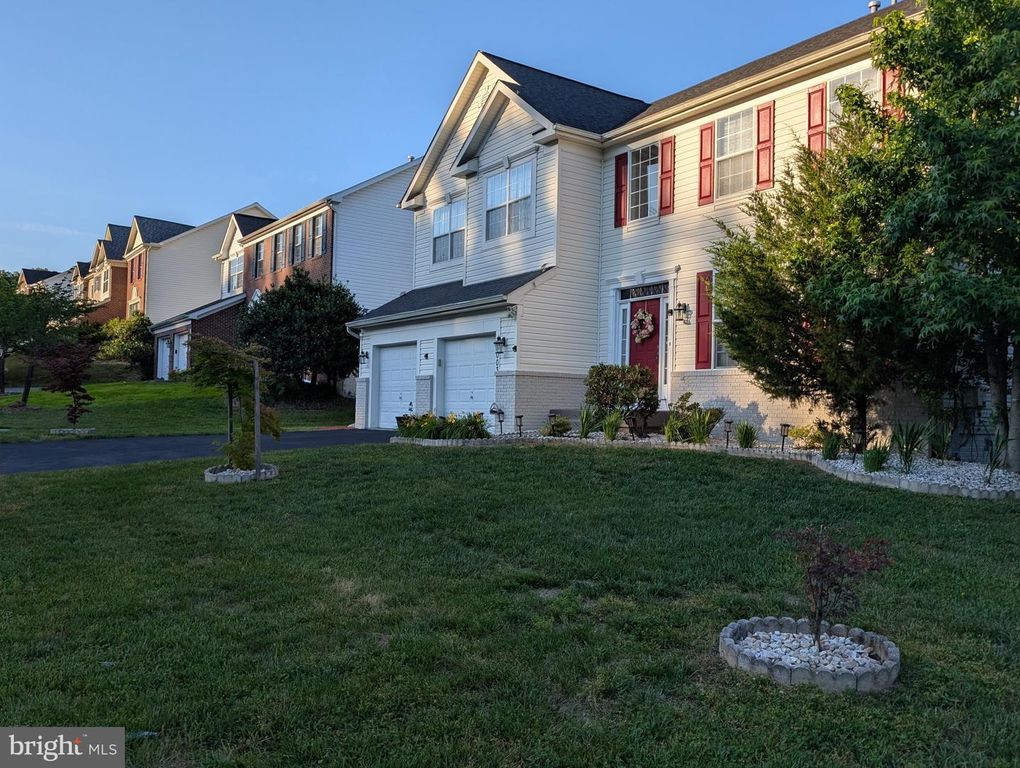 Image 5 of property listing at 13003 ALPENHORN WAY, Silver Spring, MD 20904