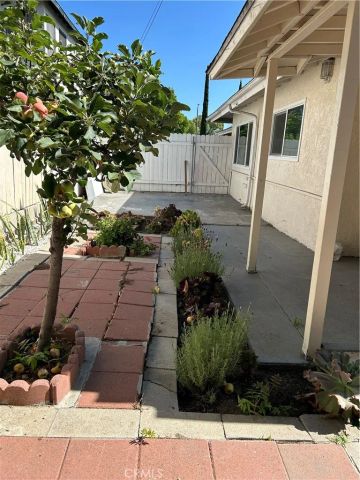 4057 Baywood, Los Angeles, CA 90039