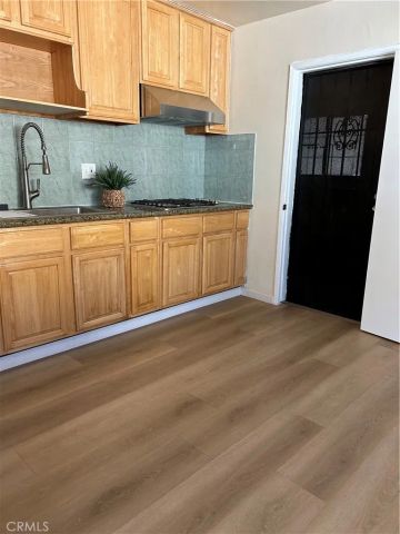 4057 Baywood, Los Angeles, CA 90039