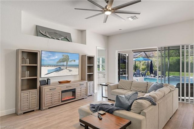 9121 Quartz LN, Naples, FL 34120