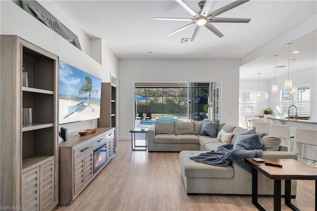 9121 Quartz LN, Naples, FL 34120