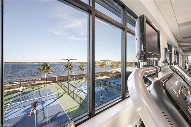 9121 Quartz LN, Naples, FL 34120