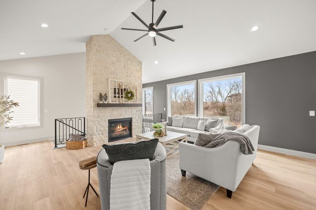 9746 Watermeadow Circle, Johnston, IA 50131