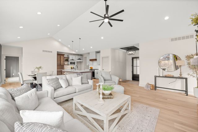 9746 Watermeadow Circle, Johnston, IA 50131