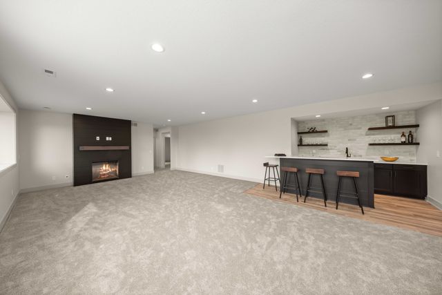 9746 Watermeadow Circle, Johnston, IA 50131